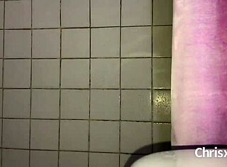 Malajská amatérka po sprše koupe s ebony černým arabským asijským tlustým kokotem