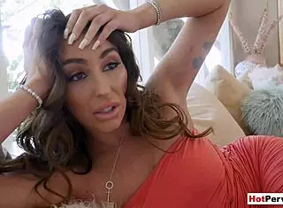 Busty MILF stepmother gets special pussy attention