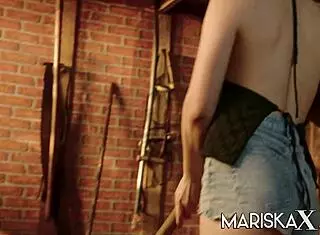 I get dicked down in the barn with mariskax luna truelove.