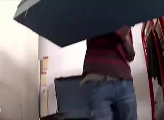 check out this wankz parody of storage wars