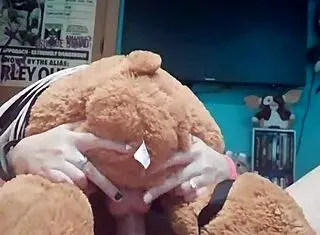 she asked if i'd like to be her teddy bear while they have sex