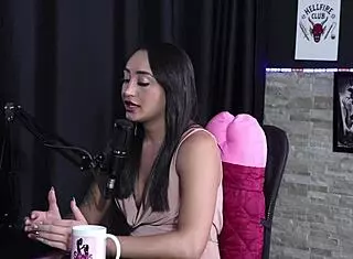 Edna Samara bagi video intim dalam lingerie merah tipis