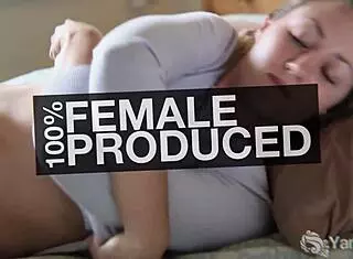 Nezbedné yankee lesbičky Clementine a Vi se prstí navzájem