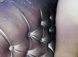 Süper Küçük 18+ Genç Kadın Oyuncak Gibi Kullanılıyor, Halka Açık Misyonerde Aşırı Göz Devirme Orgazmlarını Seviyor