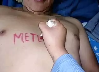 Amateurs suck cum from cock in raw cumshot scene