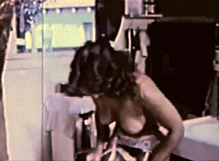 Lesbianas peludas vintage en acción retro.