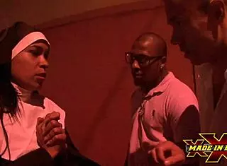 Religiosa Fogosa Dá Cu Para Dois Caras Dotados