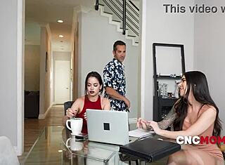 Муж, горничная и жена в дикой свободной ебле