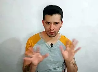 Joven medico es PENETRADO por su jefe el doctor maduro dotado de 23cm de verga gruesa en el cubiculo del hospital relato sexual