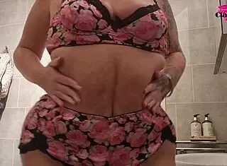 Hot Mom Films Herself Masturbating After Bath