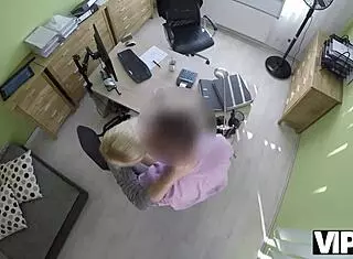 Vip4k blondes fraulein hat sex fur bargeld mit hubschen kredit-agent