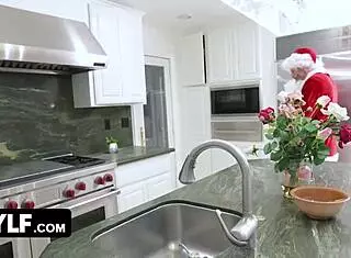 Beautiful Mylf Natasha Nice Deepthroats Christmas Handjob 😘