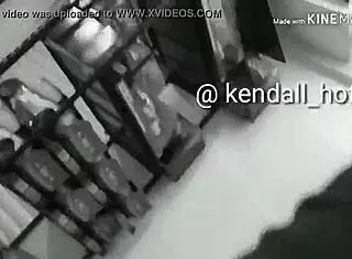 latina tetona muestra tetas en publico 😏