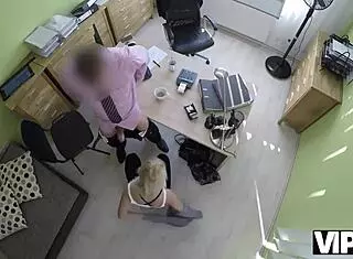 Vip4k blondes fraulein hat sex fur bargeld mit hubschen kredit-agent