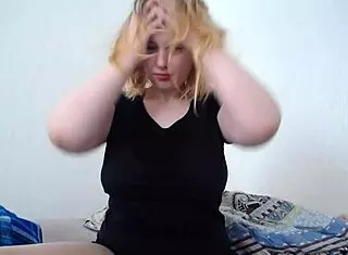 Teen masturbates after waking up