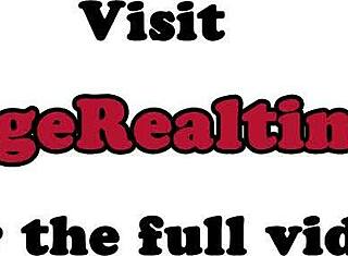 이봐, 이 서브미시브 에보니가 목구멍 박히고 스트래폰 박히는 거 봐!