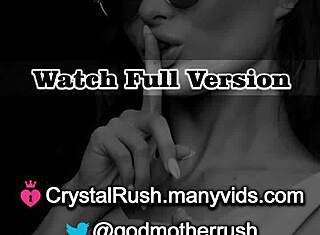 Laska palcuje cipkę do mocnego orgazmu zanim ją złapią