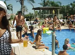 hotwife pawg vannah gets creampied by that asian cock, wow