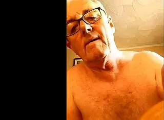 I wank off onto a biscuit while staring at bengeeman, cumming hard in this homemade video