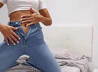 Маскированная соседка умоляет о трахе раком и конче на спину