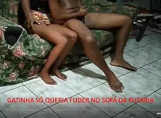 Gatinha Só Queria Fuder no Sofá da Putaria