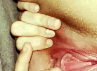 stretching my fat pussy for clit orgasm!