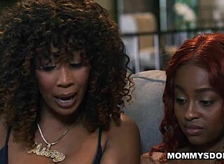 ミスティストーンと友達との感情的なレズビアングループセックス