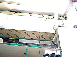 Linda irmã loira pega na câmera voyeur, saia levantada no trabalho, parte 17