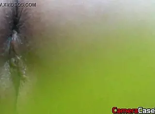 jardineiro negrão fodeu com a minha mãe no quintal