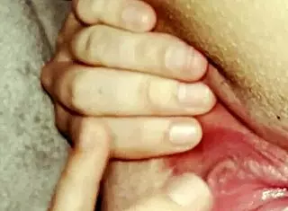 stretching my fat pussy for clit orgasm!
