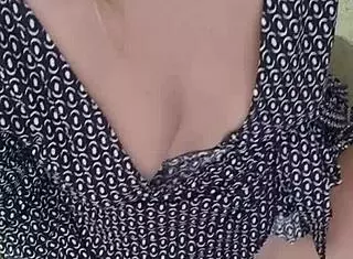 Watch this milf masturbate with her feet on video call, talking dirty the whole time