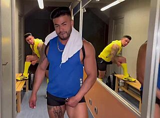 Favio Vador líže a šuká Freddyho Salvadora svalnatý zadek bareback