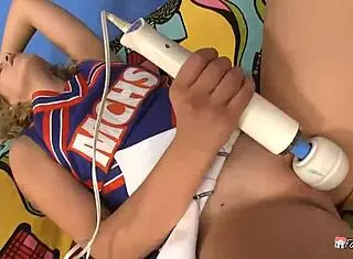 i'm a teen babe offerin' my sweet hole for that young 18+ cock to suck n cumshot