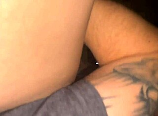 Sestrička dostane intenzívny orgazmus s análovým zátkou