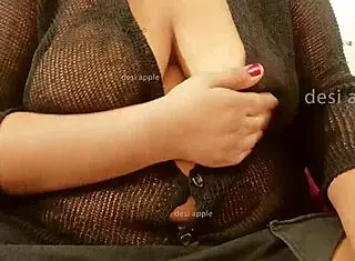 Indian Aunty Flashes Boobs to Curious Neighbour