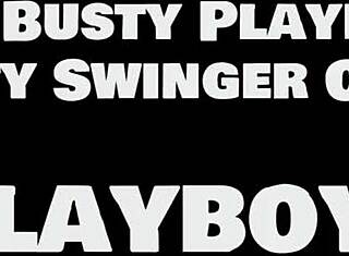 Brunetka nastolatka 18+ Gianna Dior odsłania duży tyłek po dzikim striptizie