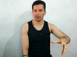 Jeg lengter etter å suge den enorme tykke kukken tørr!