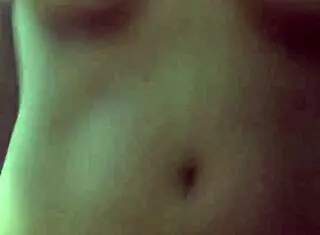 18 yo girlfriend provokes me and i put her on all fours 😏