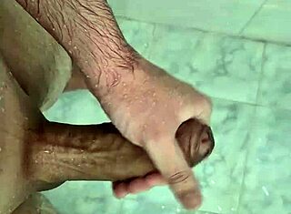 Masturbasi Enak di Kamar Mandi, Twink Muda 18+ Solo