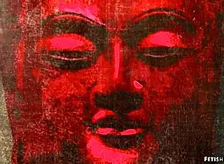 Umělec zkoumá blondýnce těsnou prdel