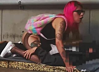 Yabancılarla kamu seks, evsiz adam Latin yüzüme boşalıyor!