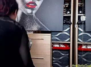 Giant Goddess Crush Fetish Adventure