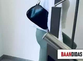 fan meets girl on tinder and fucks her