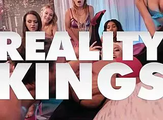 Amichele and Karissa explore pussy licking lust in their shared home 😍