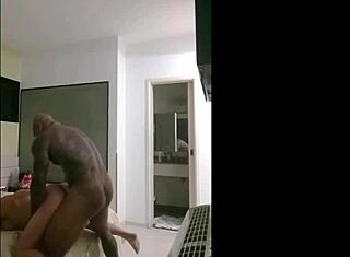 Brasiliansk modell Bruninha Fitness knullet av svarte hingster i amatørkompilasjon