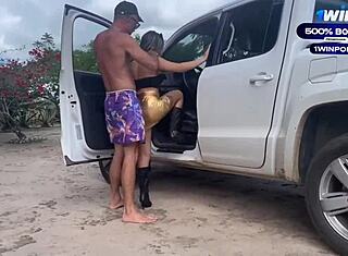 Pomo Vivi saa perseensä naida työntekijältä