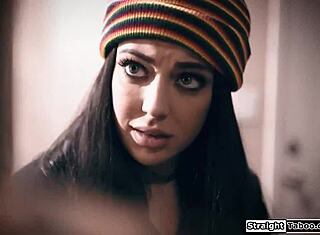 Маленькая девушка 18+ позволяет отчиму трахнуть ее лесбийскую подругу