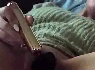 Watch her reach climax and comment