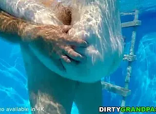 Slečna Melissa touží po starších mužích.