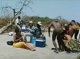 Indian Actress Kitu Gidwani Appears Topless In French Movie Black